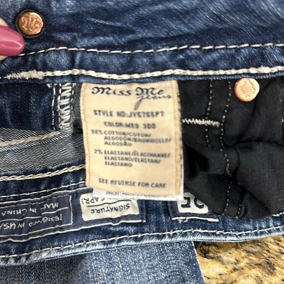 Miss Me Low Rise Embellished Signature Cuffed Capri Size 25 - Picture 4 of 8